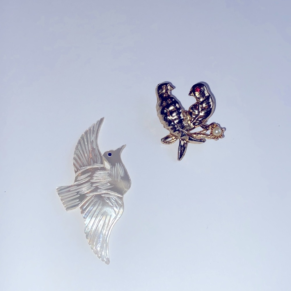 Lot of 2 birds 1 pendant carved shell 1 gold color bird pair pin w pearl accent